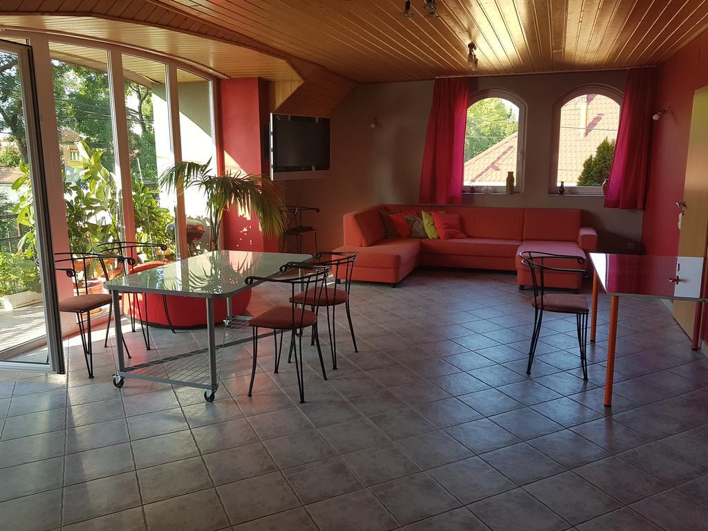 Szigeti Apartmanhaz ペーチ エクステリア 写真